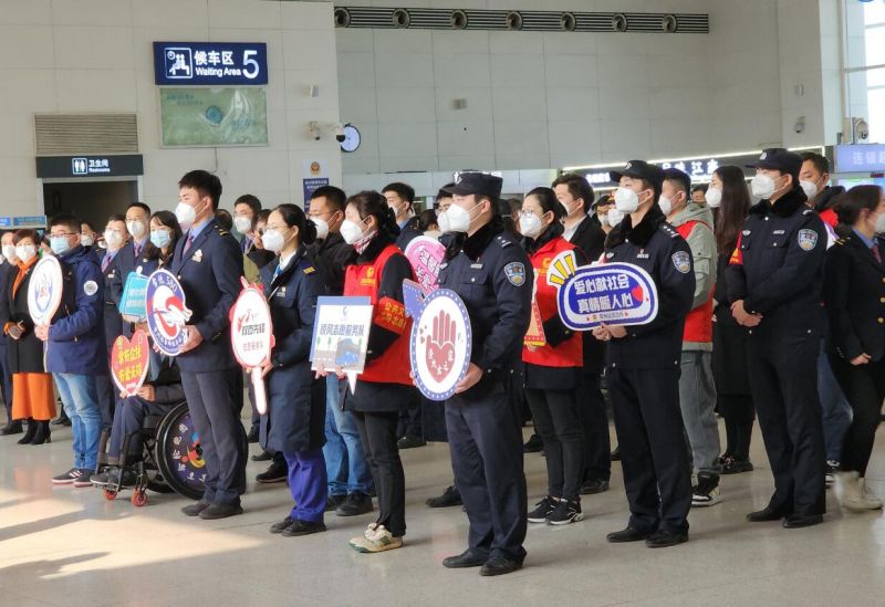 順風(fēng)志愿服務(wù)隊參加常州客運服務(wù)“暢行聯(lián)盟”